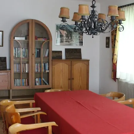 Altes Schulhaus 招待所 *